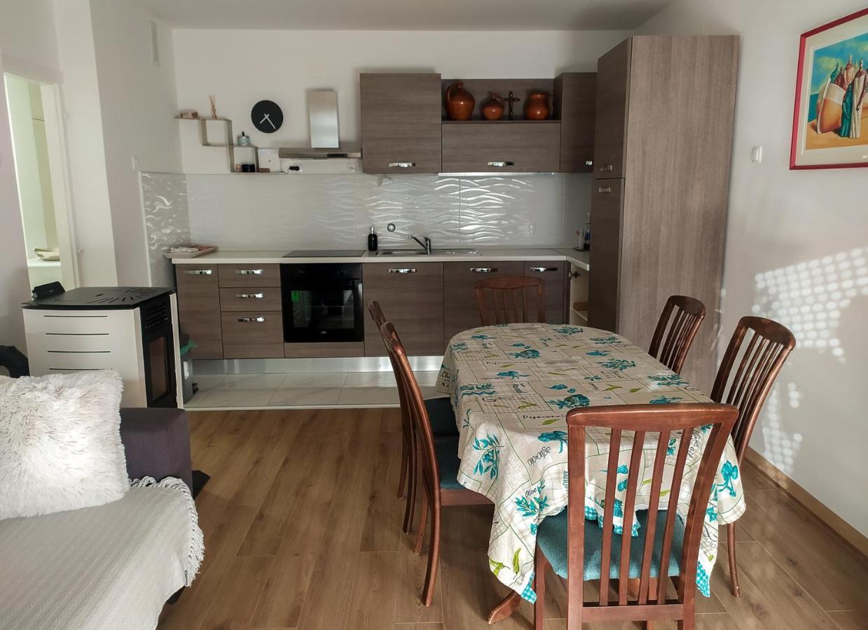 Novouredeni Stan S Balkonom I Pogledom Na More Senj  Exteriér fotografie