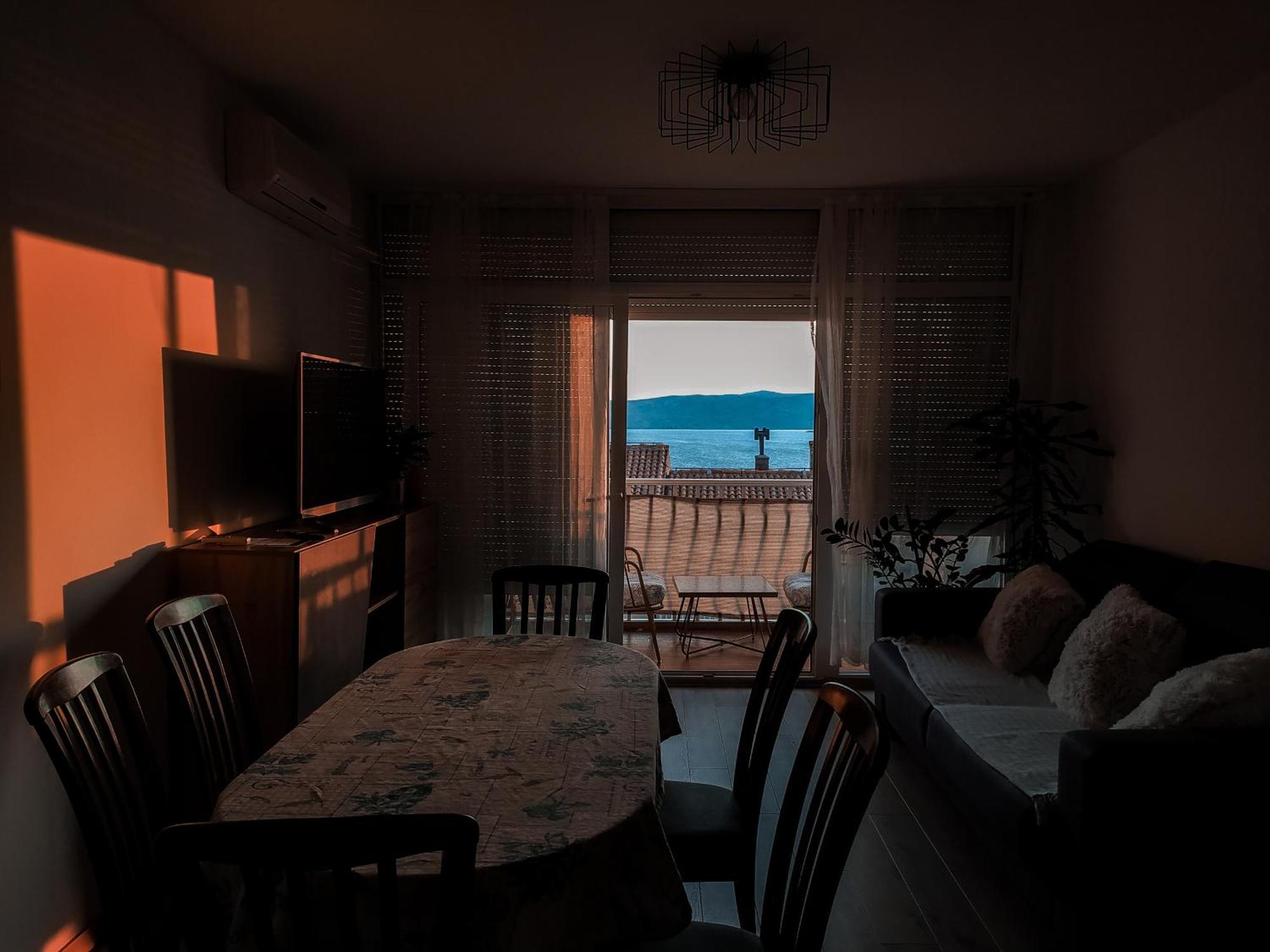 Novouredeni Stan S Balkonom I Pogledom Na More Senj  Exteriér fotografie