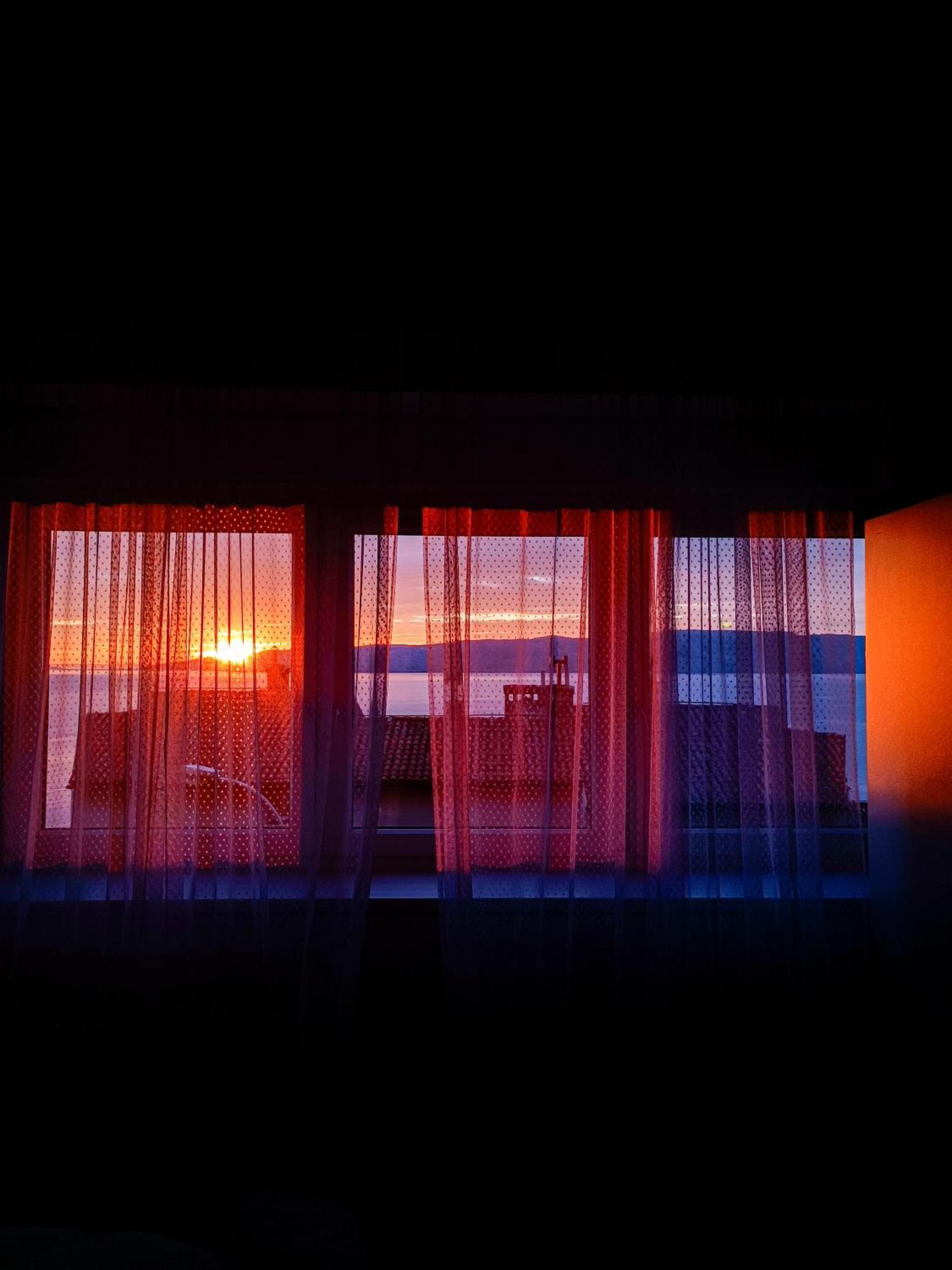 Novouredeni Stan S Balkonom I Pogledom Na More Senj  Exteriér fotografie