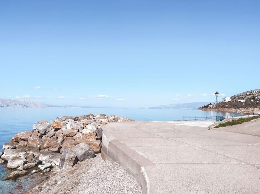 Novouredeni Stan S Balkonom I Pogledom Na More Senj  Exteriér fotografie
