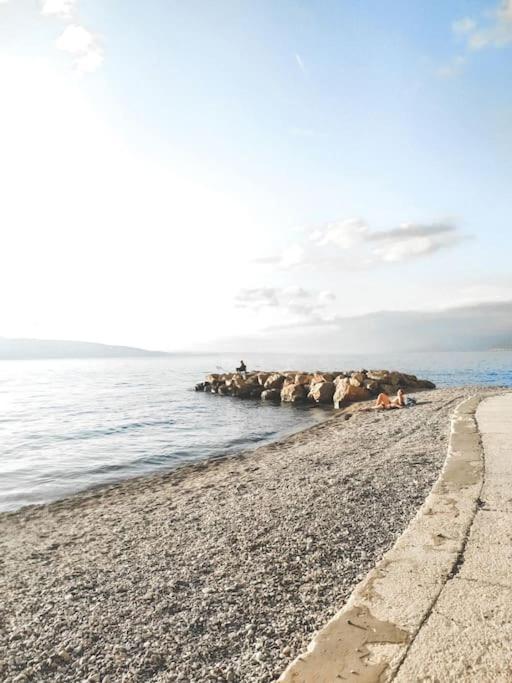 Novouredeni Stan S Balkonom I Pogledom Na More Senj  Exteriér fotografie